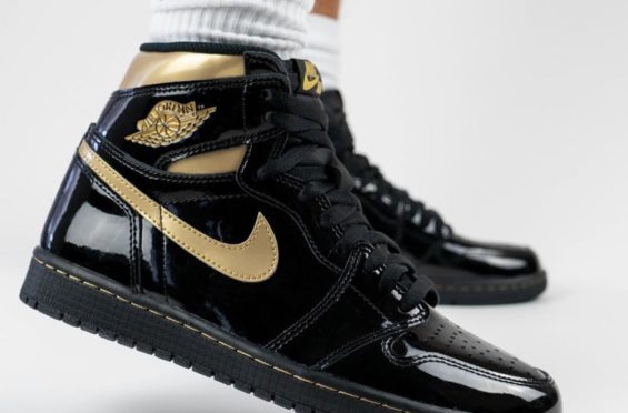 Air Jordan 1 Retro High OG "Black Metallic Gold"