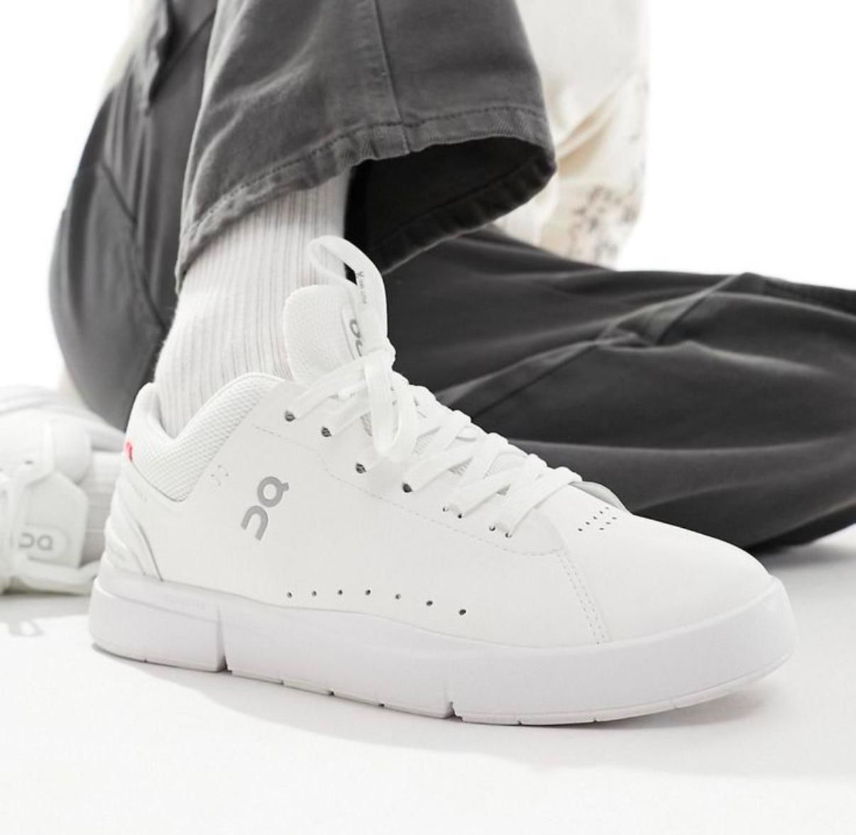 On The Roger Advantage All Black