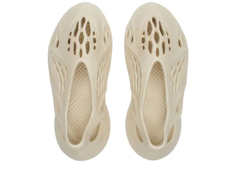 Yeezy Foam RNNR Sand