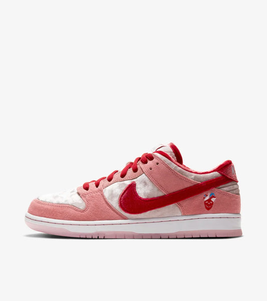 NIKE SB DUNK LOW ''STRANGE LOVE"