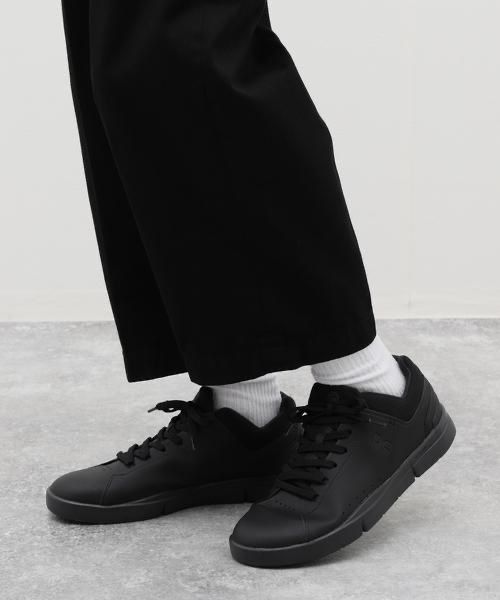 On The Roger Advantage All Black