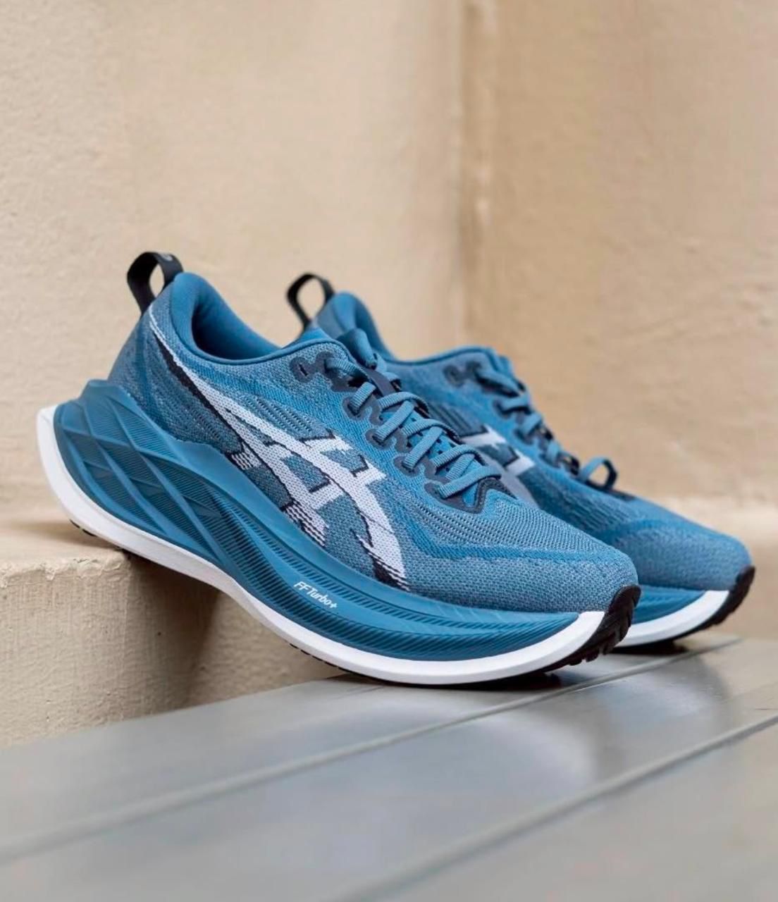 Asics Super Blast