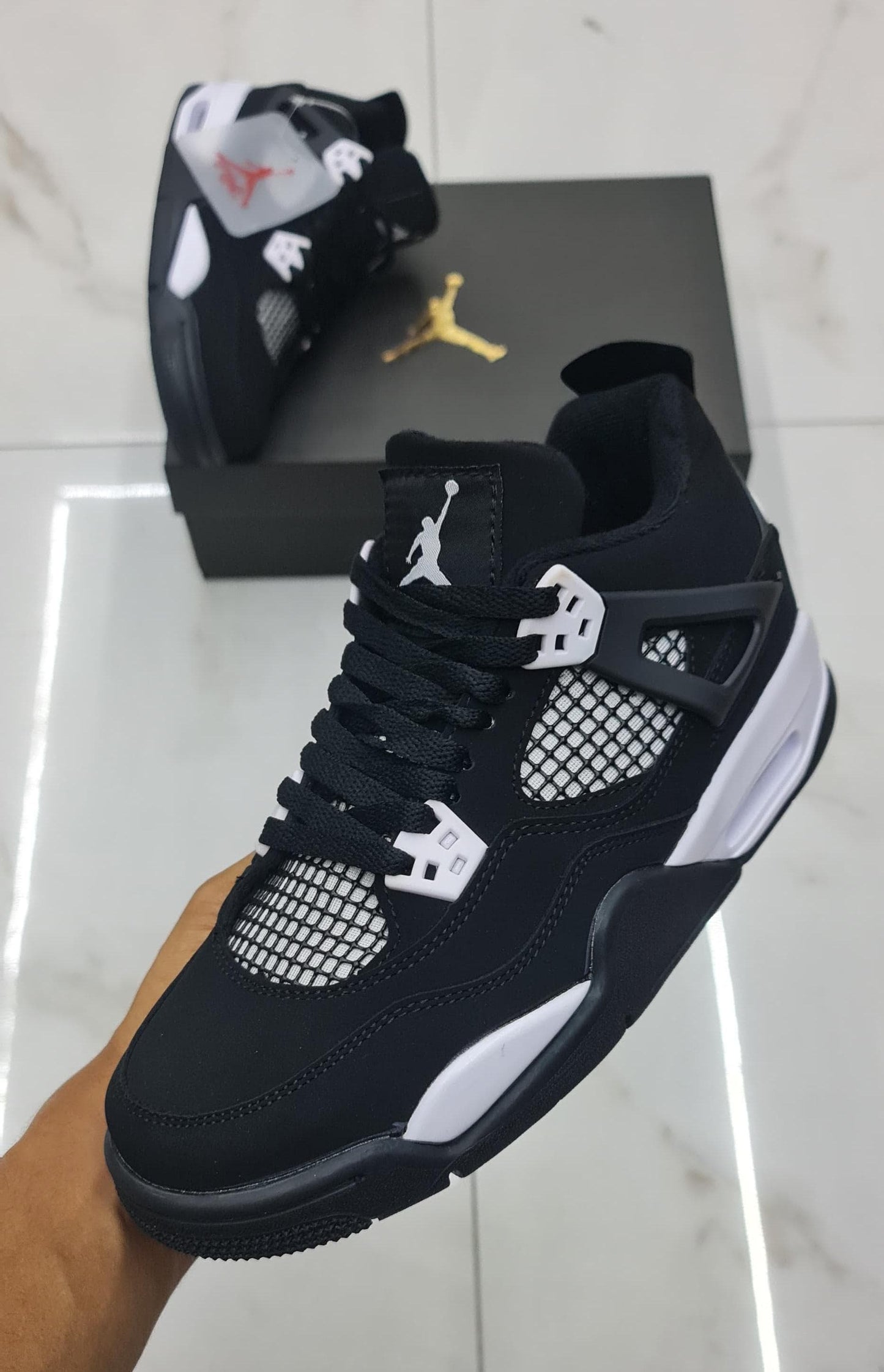 AIR JORDAN 4 BLACK WHITE