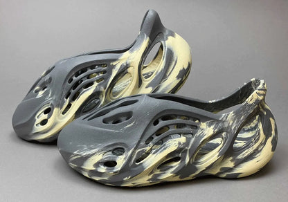 Yeezy Foam RNNR MX Moon Grey