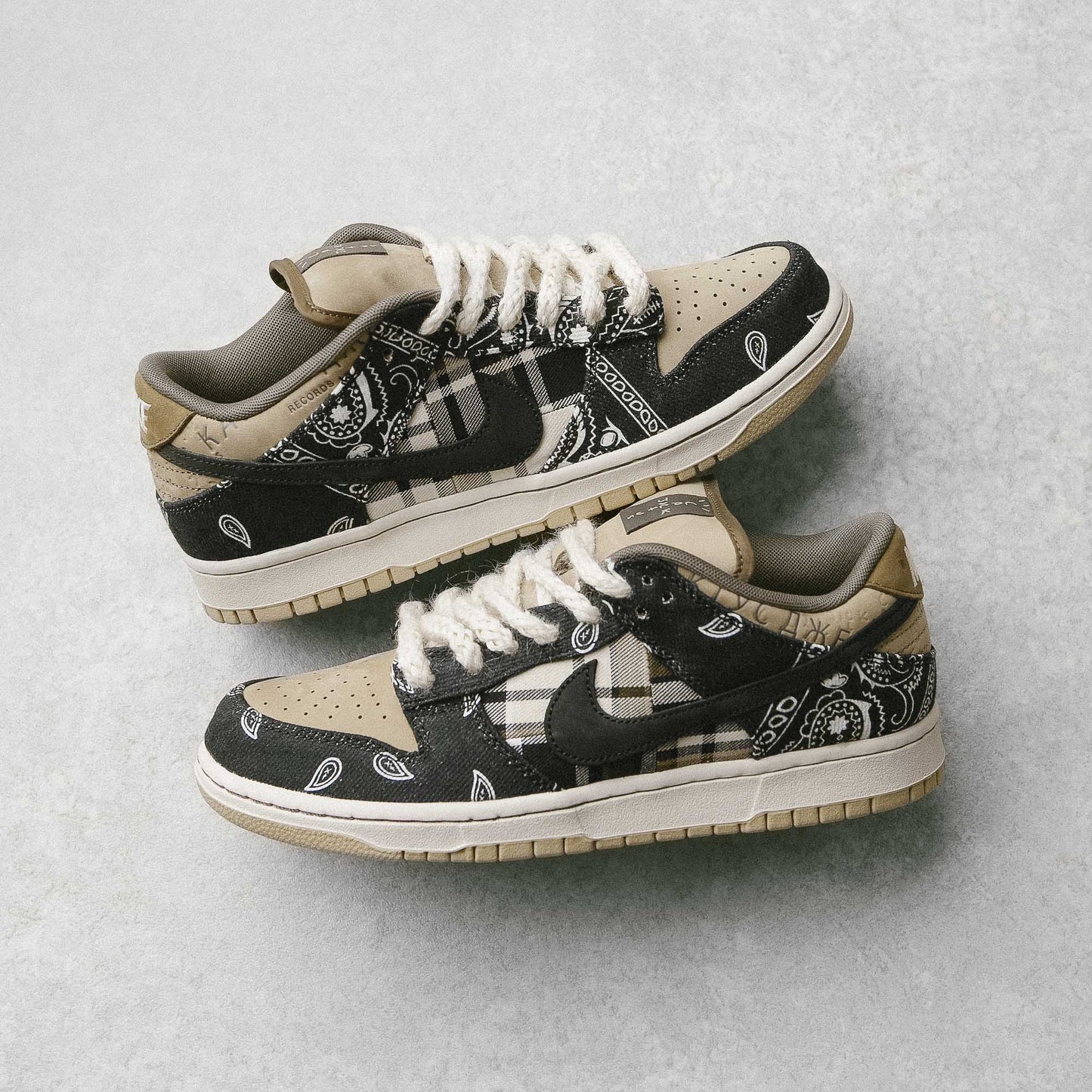 NIKE DUNK LOW SB X TRAVIS SCOTT